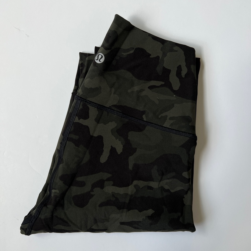 🔥LIKE NEW🔥Lululemon Camo high rise Wunder Under size 4